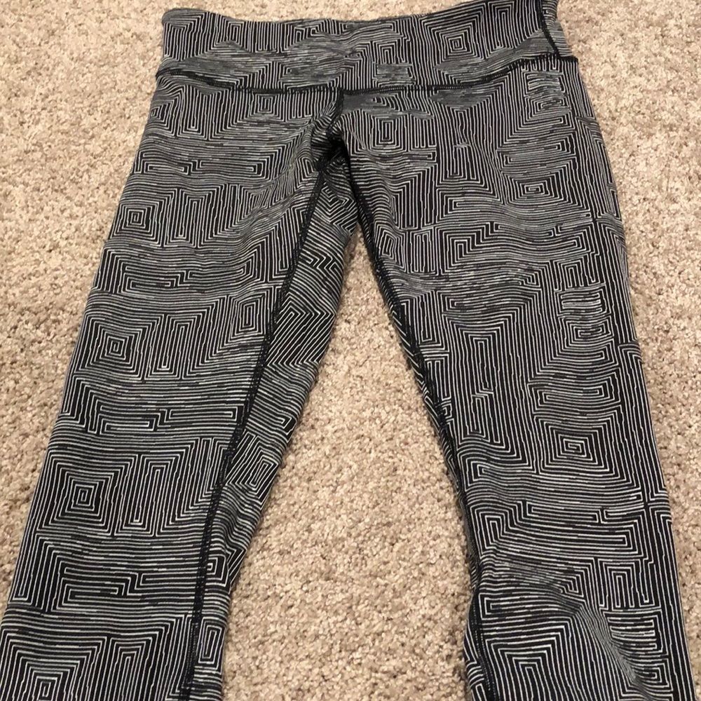 Lululemon wonder under crops!